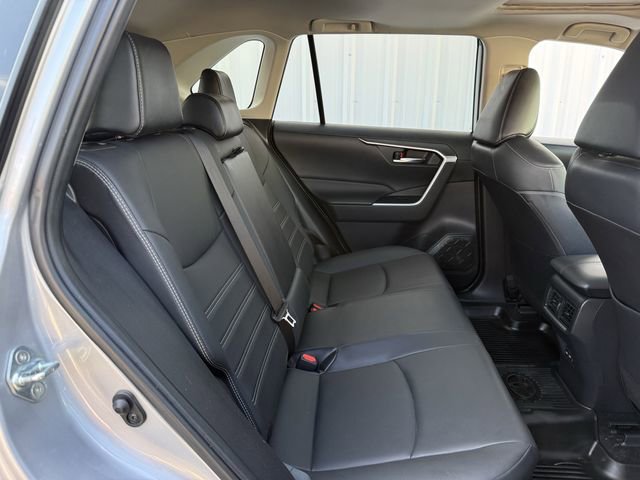 Used 2022 Toyota RAV4 XLE Premium image 33
