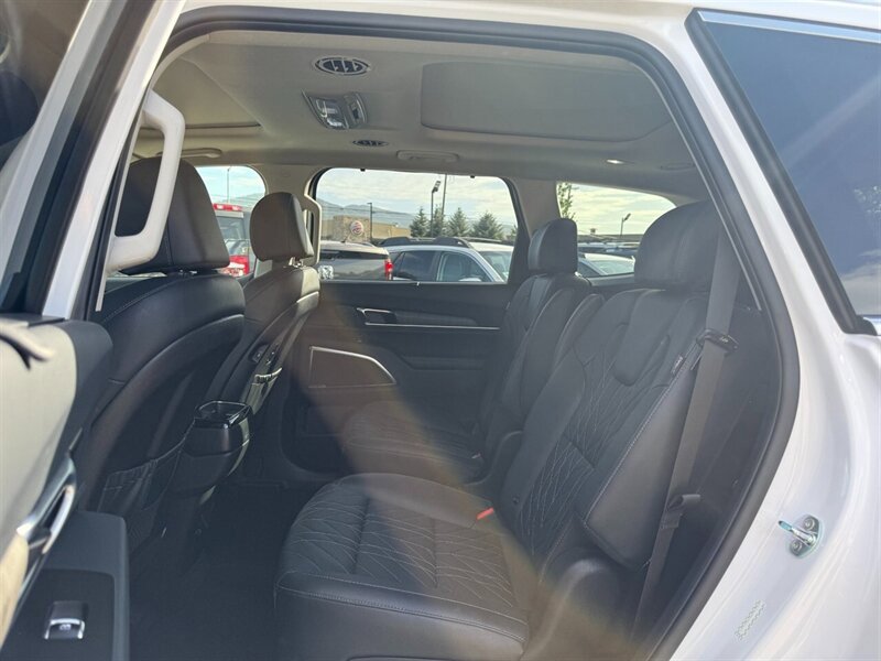 Used 2025 Kia Telluride SX w/ SX Captain's Chair Package FWD image 11