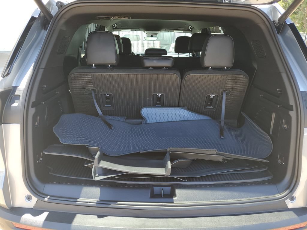 Used 2026 Chevrolet Traverse LT w/ Driver Confidence Package FWD image 9