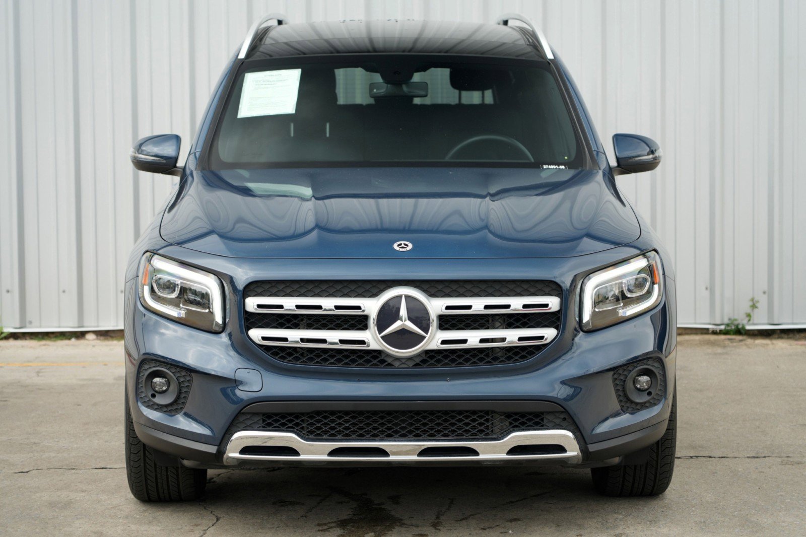 Used 2023 Mercedes-Benz GLB 250 w/ Premium Package image 48