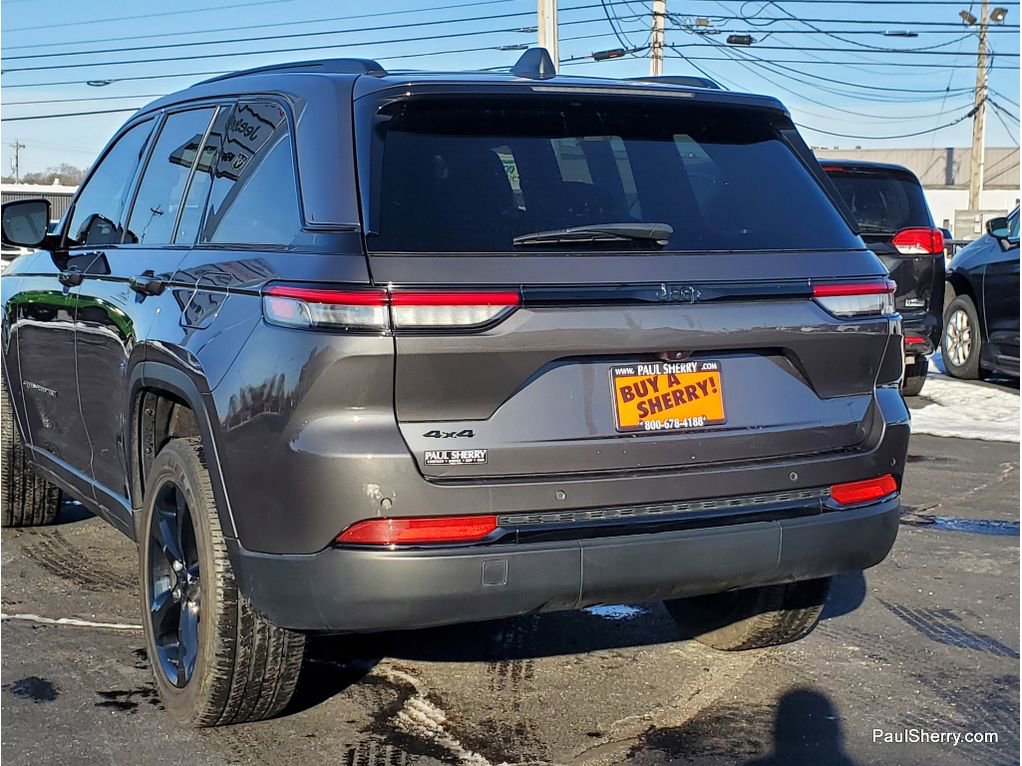 Used 2022 Jeep Grand Cherokee Altitude AWD/4WD image 11