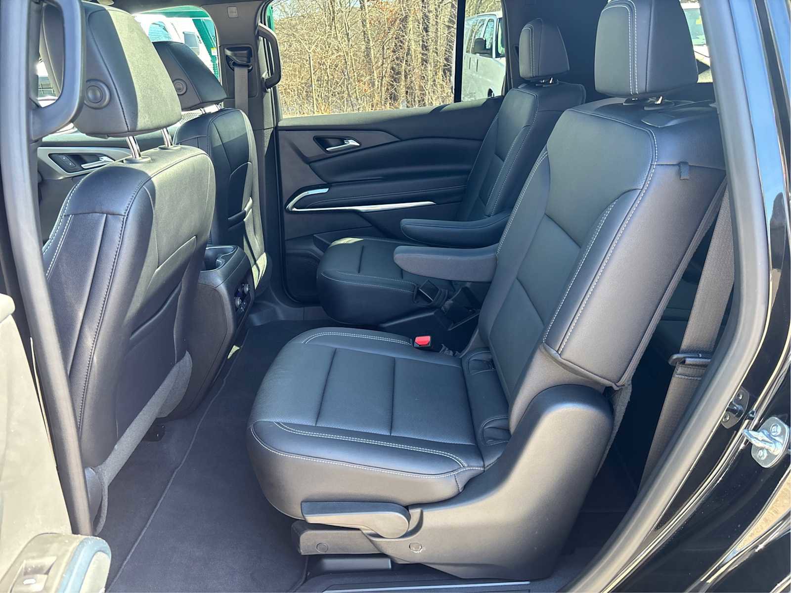 Used 2025 Chevrolet Traverse LT w/ Sun and Wheel Package image 11