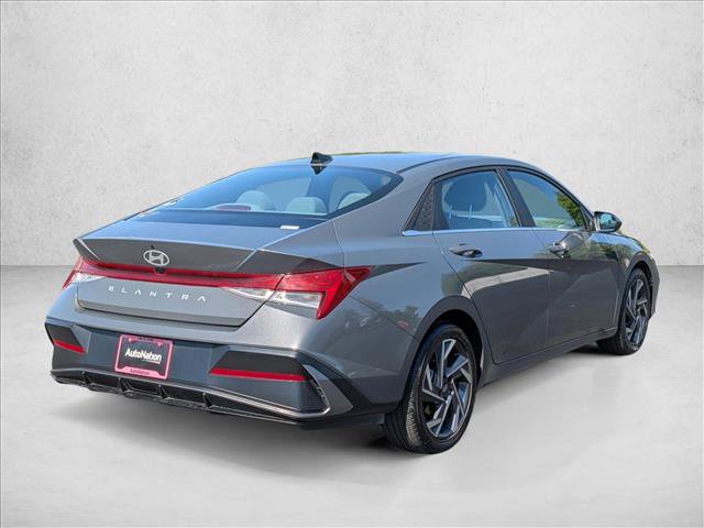 Used 2024 Hyundai Elantra SEL w/ Convenience Package FWD image 5