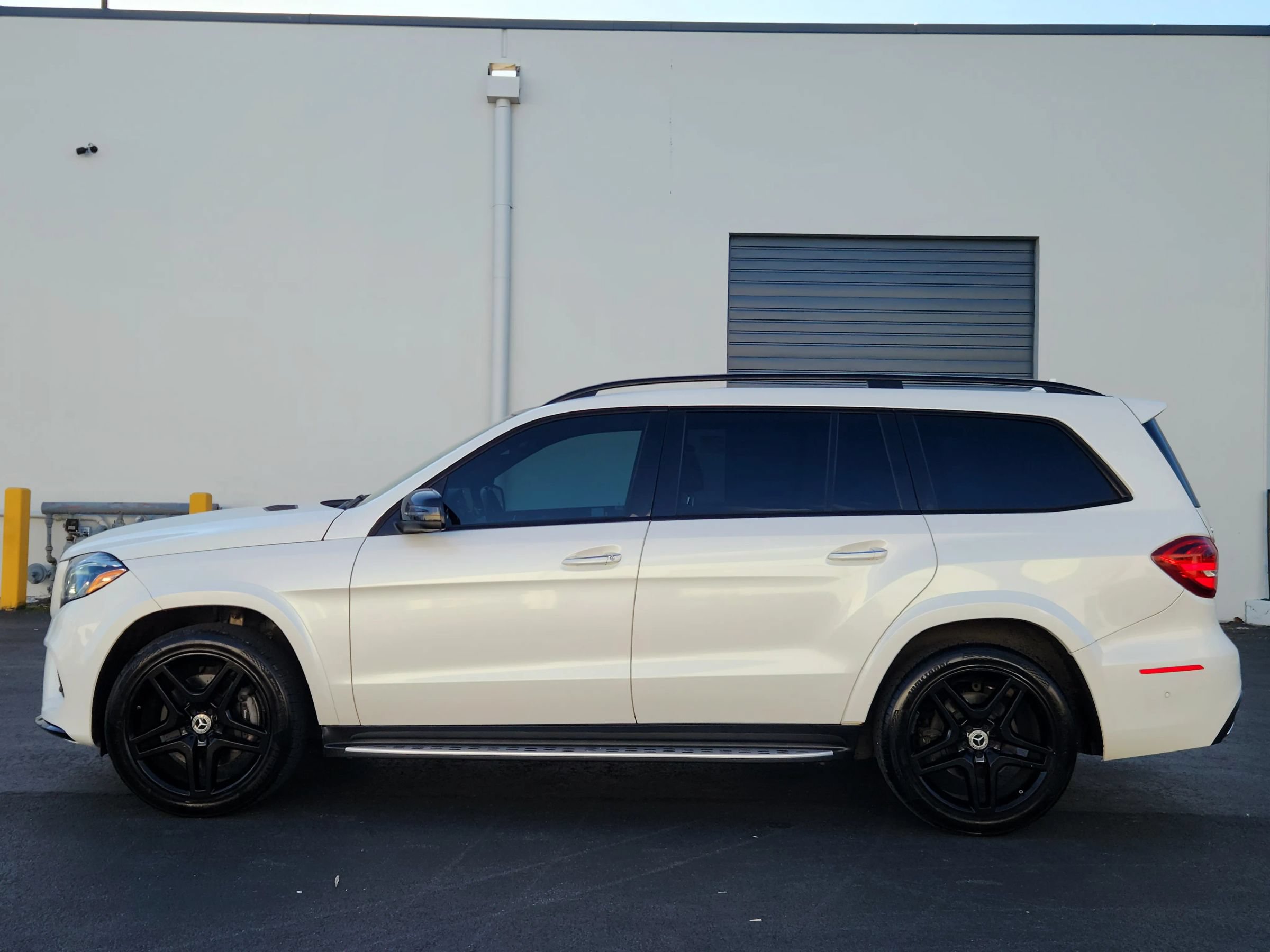 Used 2018 Mercedes-Benz GLS 550 4MATIC image 2