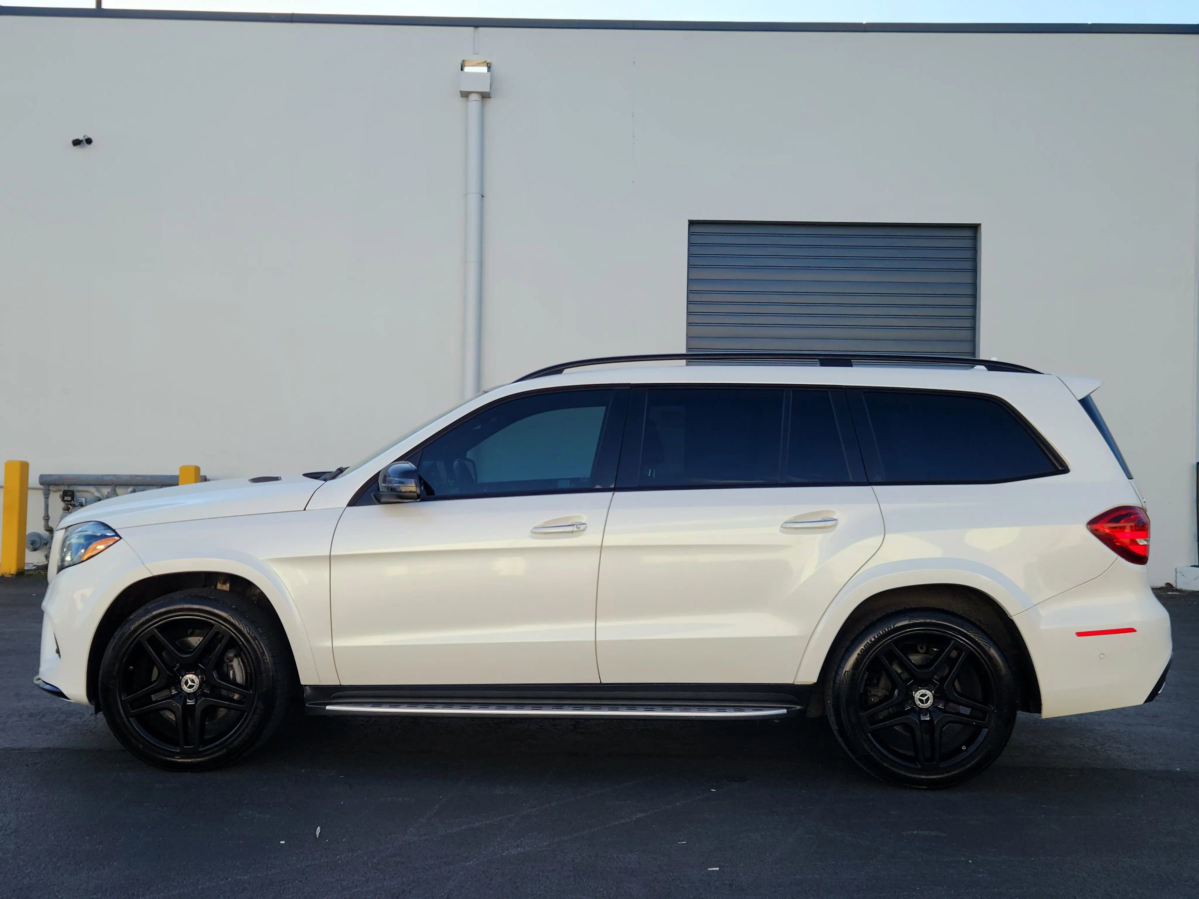 Used 2018 Mercedes-Benz GLS 550 GLS 550 4MATIC Sport Utility 4 w/ Driver Assistance Package image 2