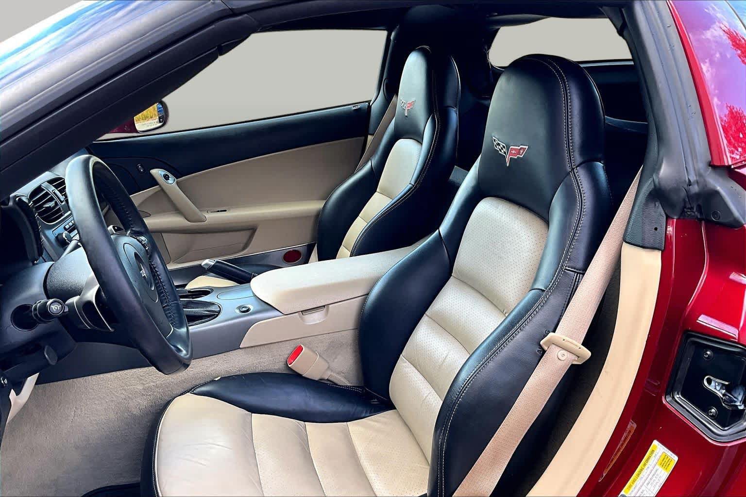 Used 2007 Chevrolet Corvette Coupe w/ Preferred Equipment Group RWD image 8