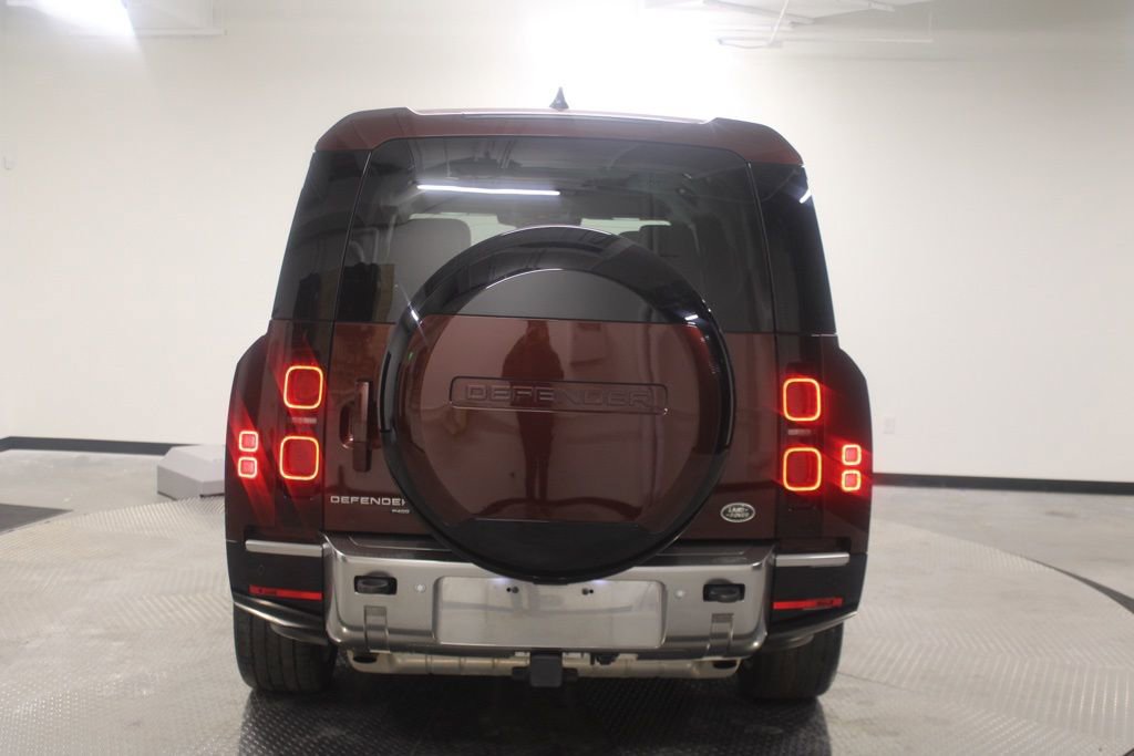 Used 2023 Land Rover Defender 130 SE image 6
