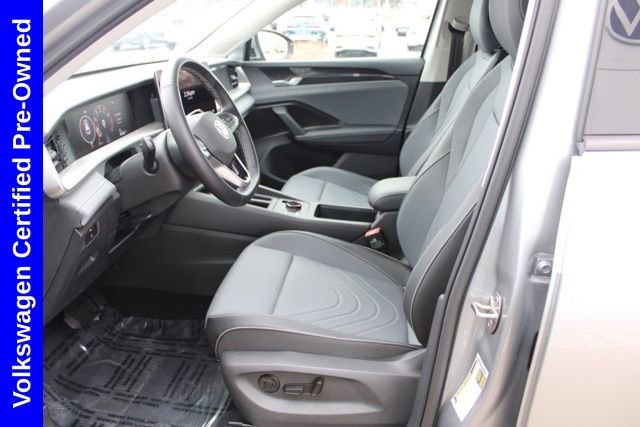 Used 2025 Volkswagen Tiguan SE image 16