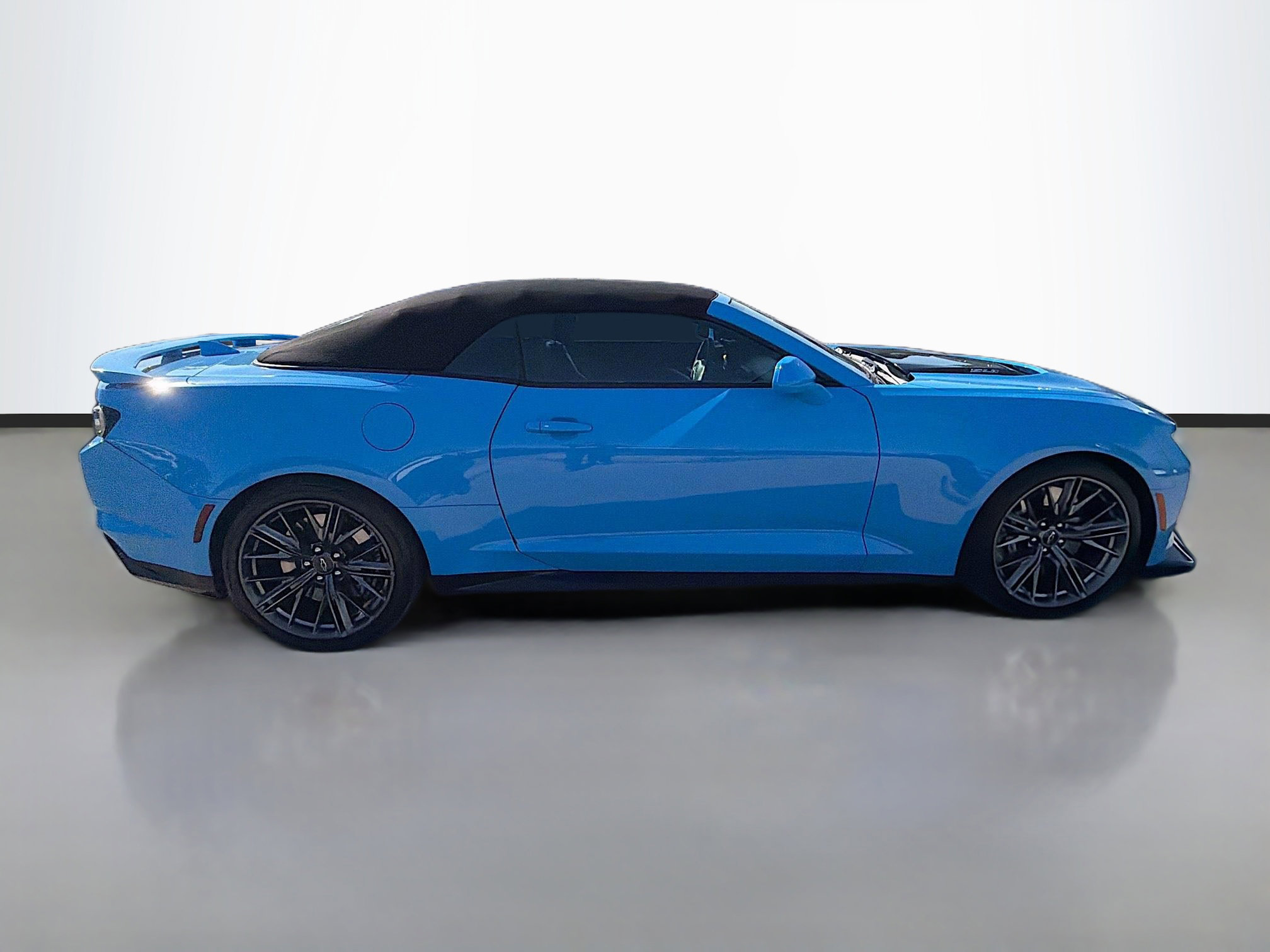 Used 2023 Chevrolet Camaro ZL1 image 2