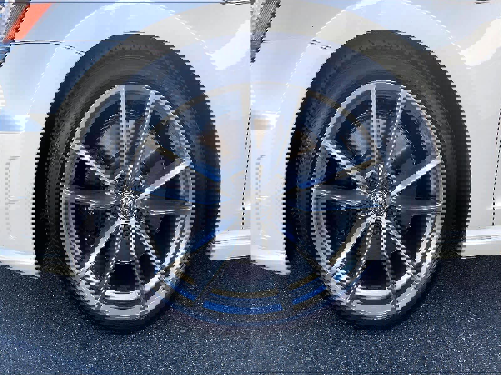 Used 2017 Volkswagen Golf R 4-Door image 11