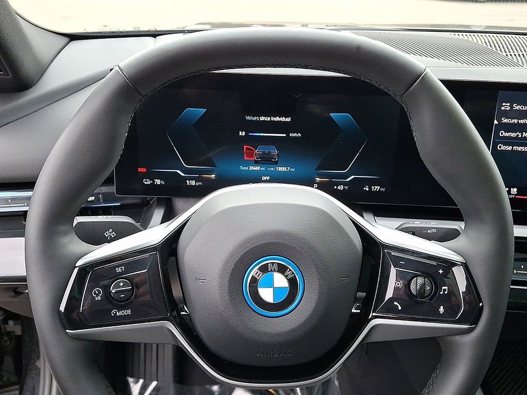Used 2025 BMW i5 eDrive40i image 21