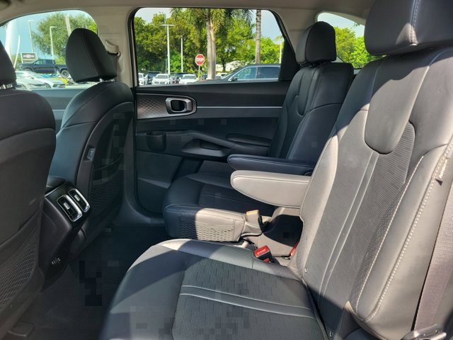 Used 2025 Kia Sorento EX AWD/4WD image 15