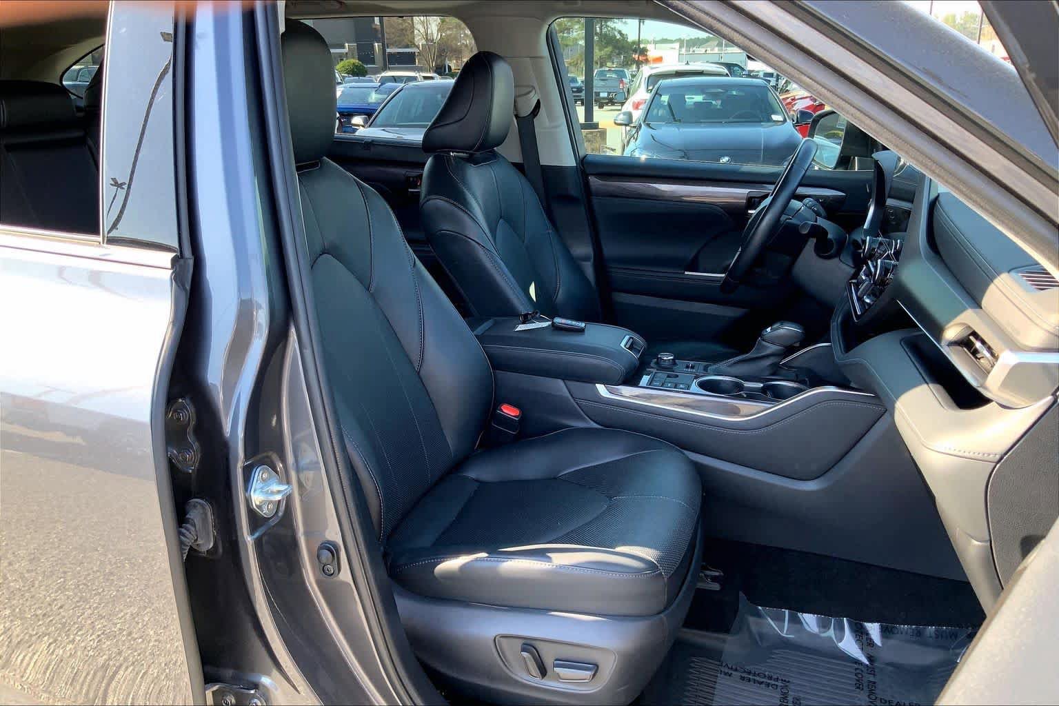 Used 2023 Toyota Highlander Limited image 9