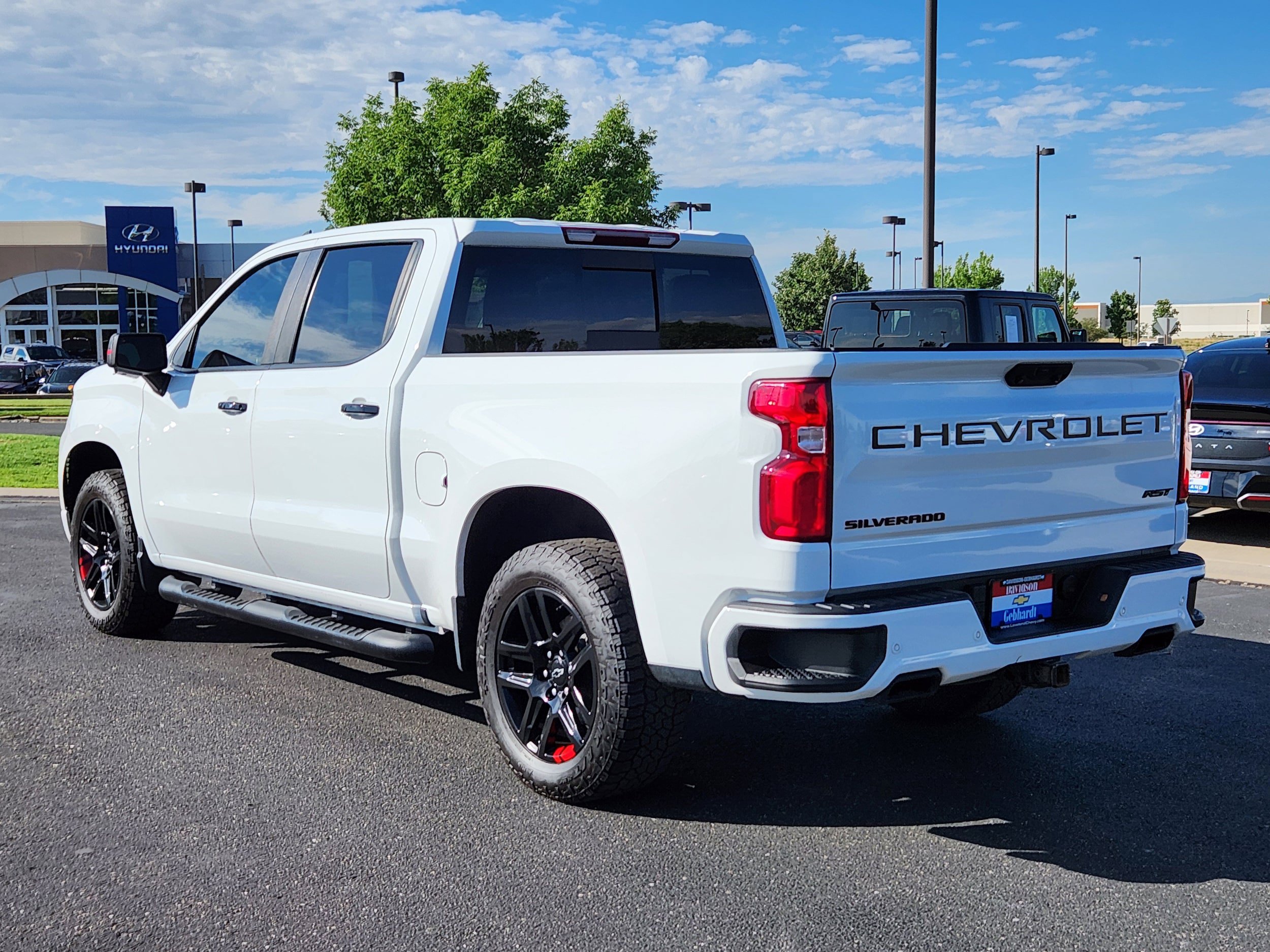 Used 2022 Chevrolet Silverado 1500 RST w/ Redline Edition AWD/4WD image 3