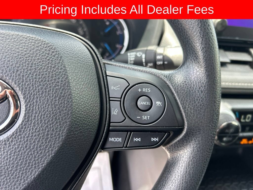 Used 2025 Toyota RAV4 XLE AWD/4WD image 8