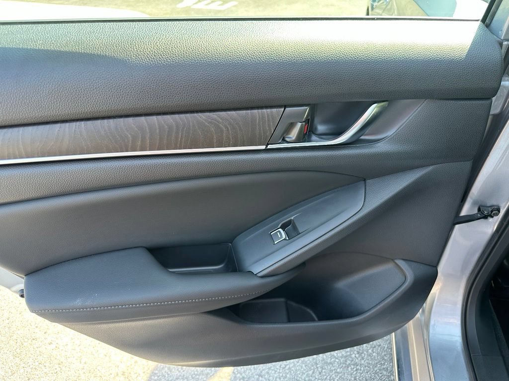 Used 2018 Honda Accord EX-L image 10