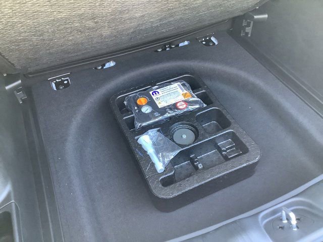 New 2025 Jeep Compass Latitude w/ Sun & Sound Group AWD/4WD image 30