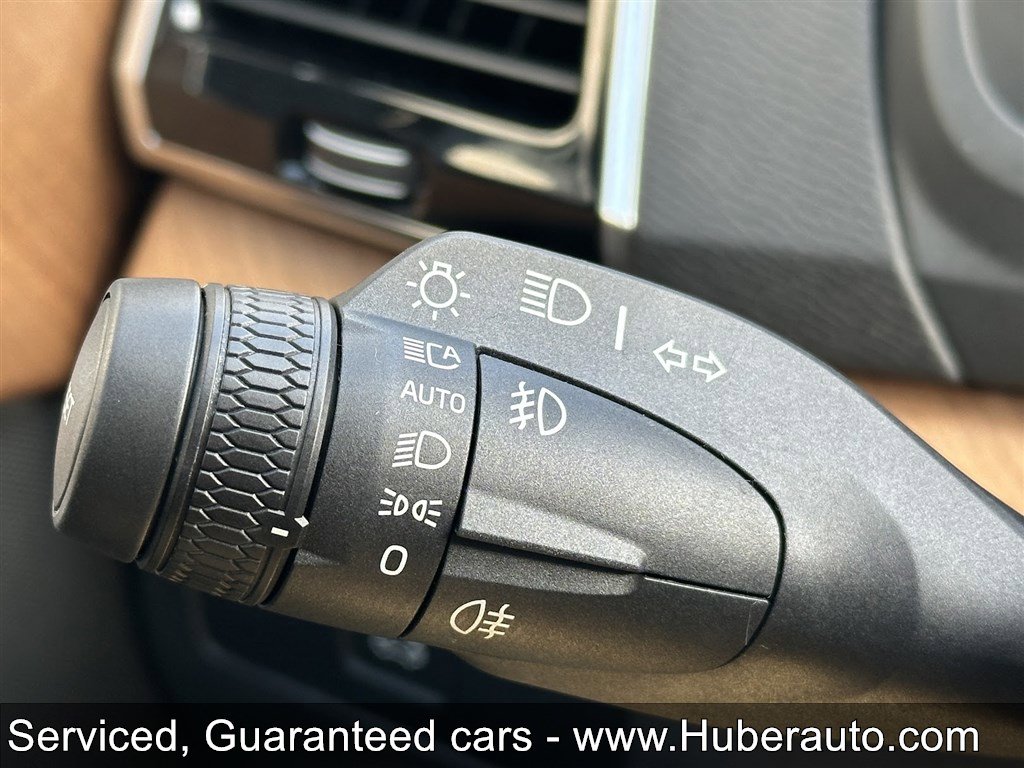 Used 2023 Volvo XC90 B6 Plus image 35