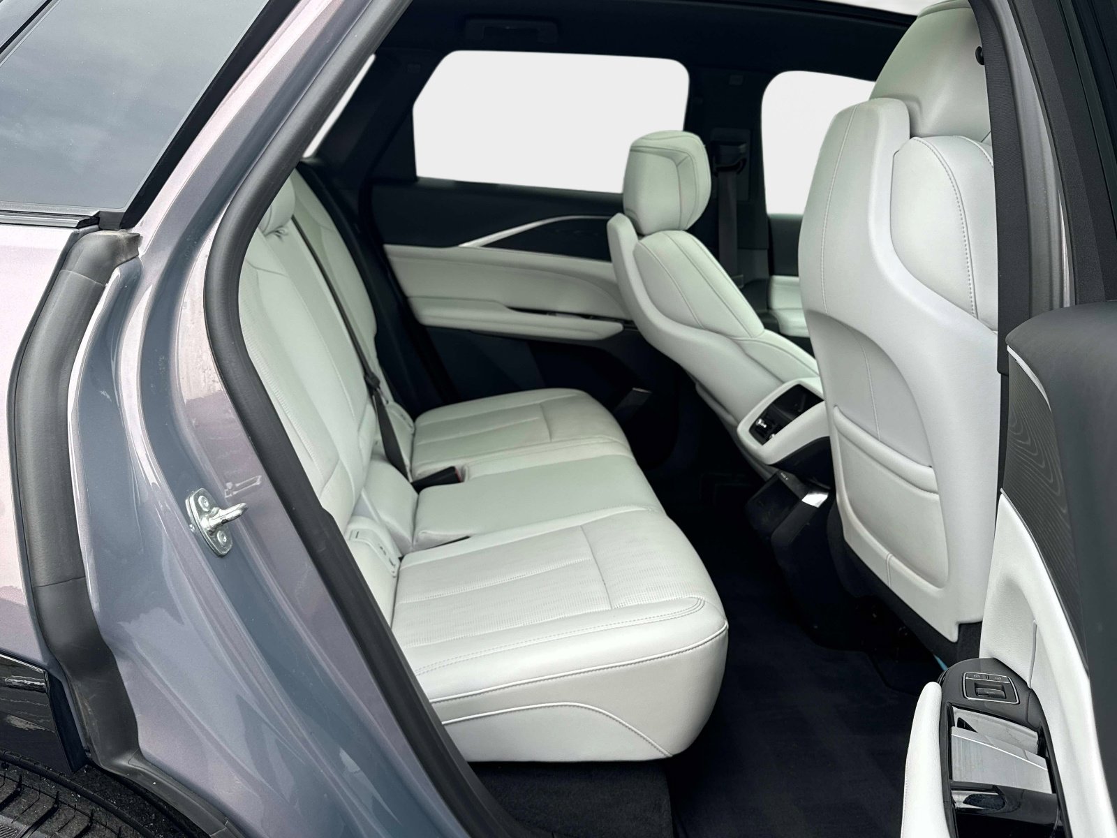 Certified 2024 Cadillac Lyriq Luxury image 13