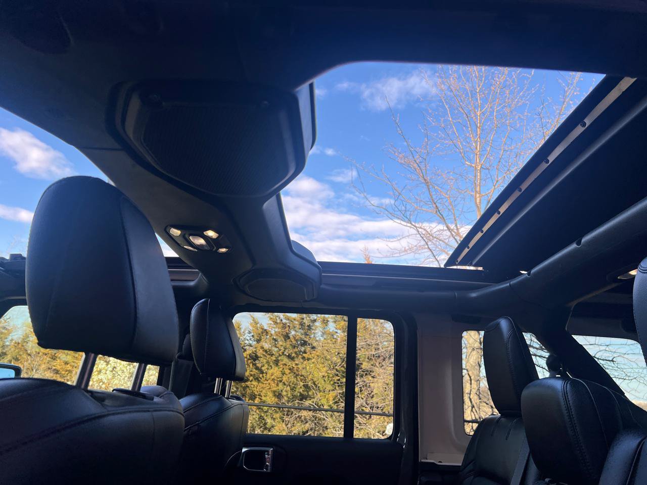 Used 2022 Jeep Wrangler Unlimited Sahara AWD/4WD image 27