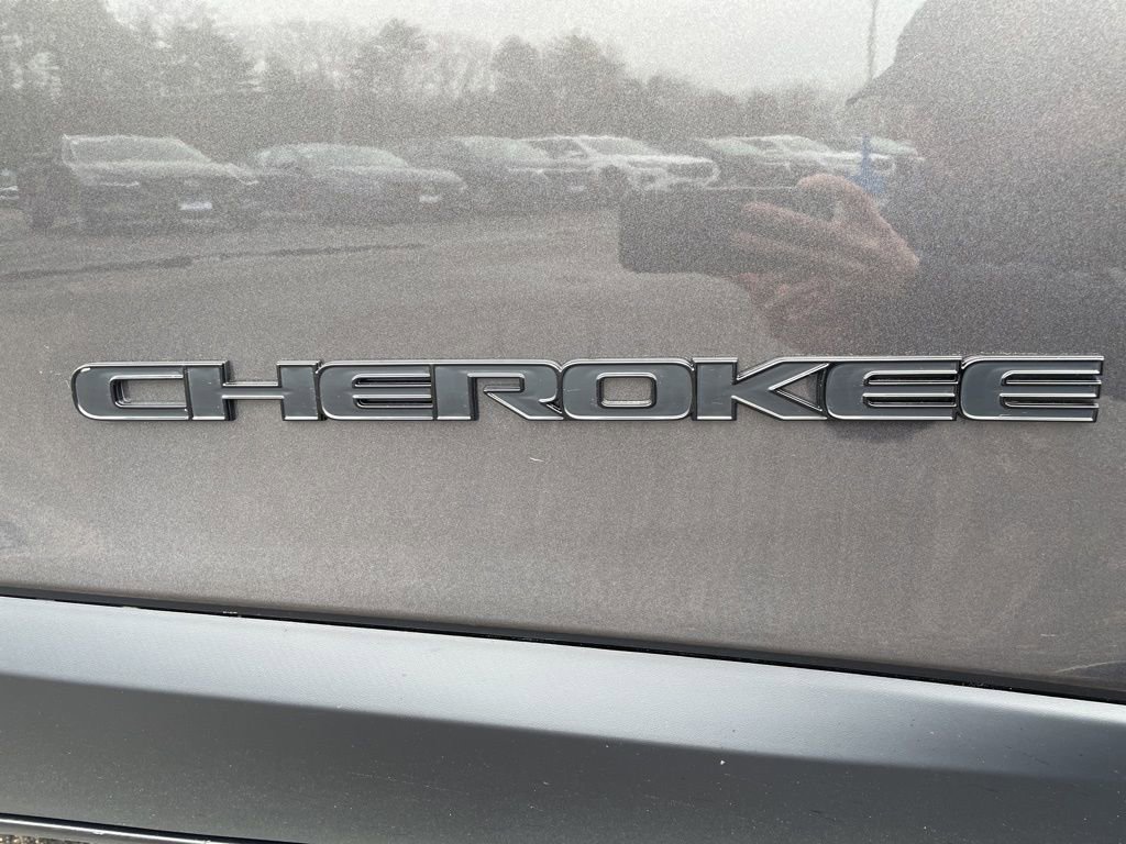 Used 2023 Jeep Cherokee Altitude Lux w/ Lux Elite Package image 9