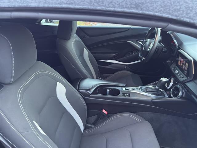 Used 2017 Chevrolet Camaro SS image 9