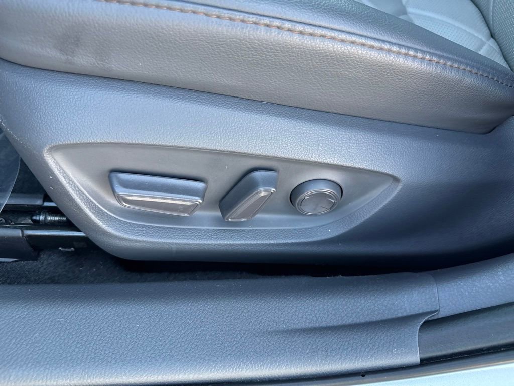 Used 2018 Toyota Camry L image 13