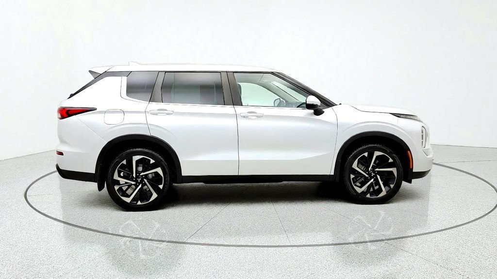 Used 2022 Mitsubishi Outlander ES AWD/4WD image 4