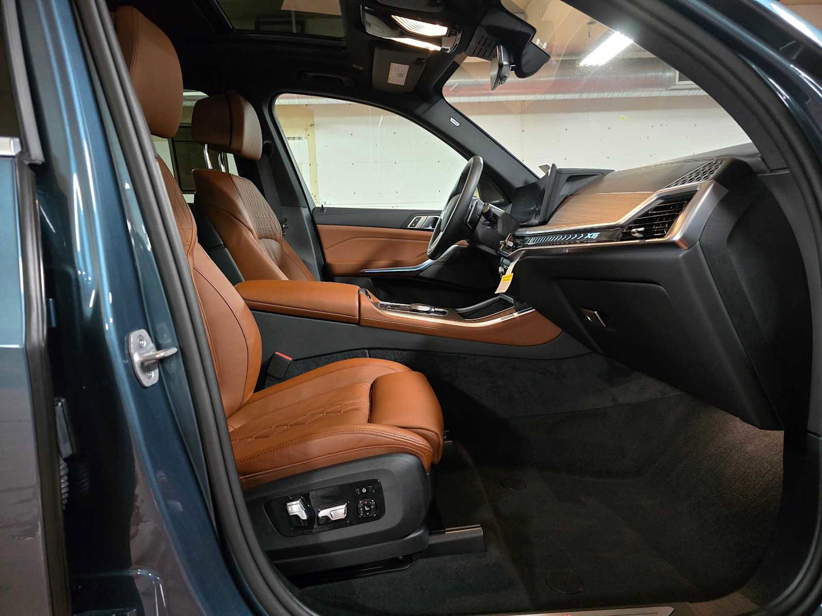 Used 2026 BMW X5 xDrive50e image 10