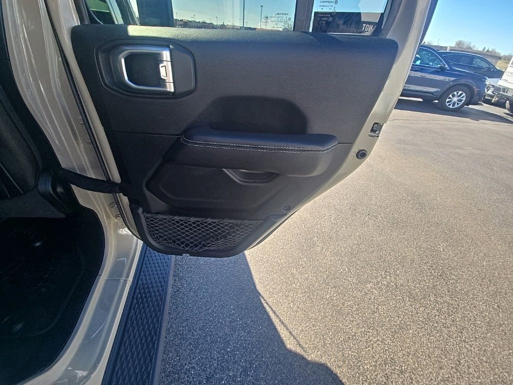 Used 2020 Jeep Gladiator Overland image 28