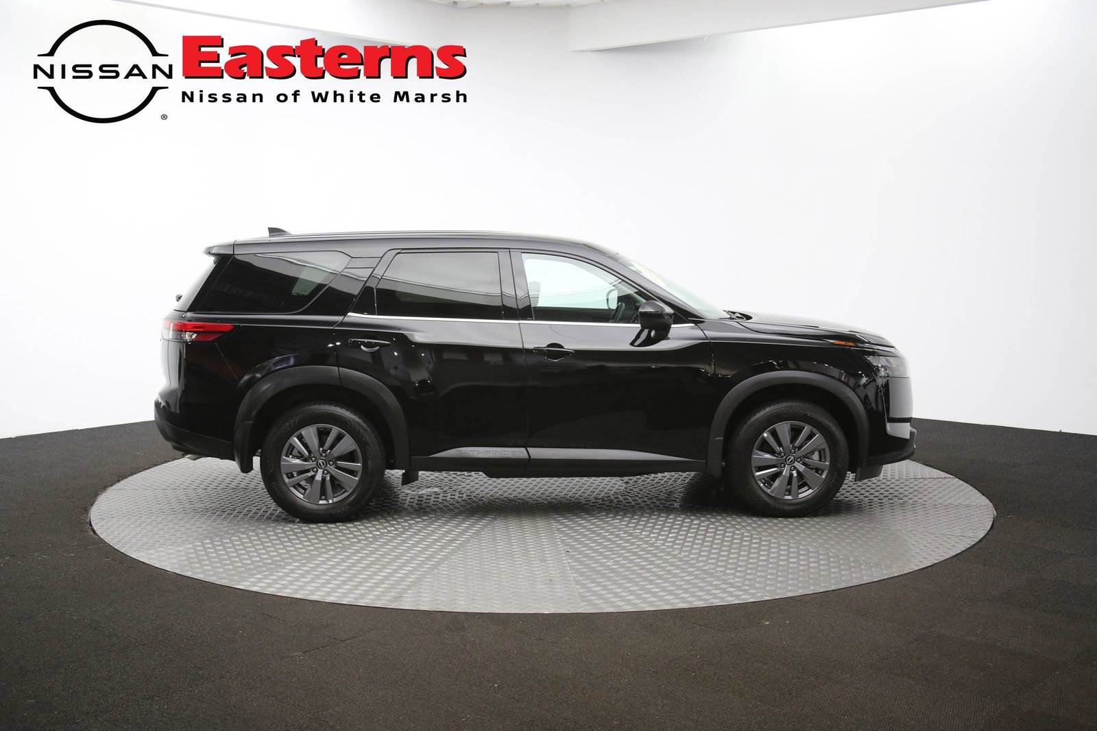 Used 2025 Nissan Pathfinder S image 65