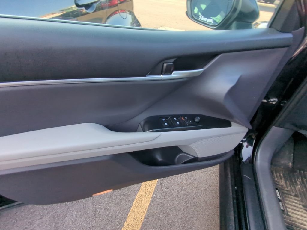 Used 2019 Toyota Camry LE FWD image 8