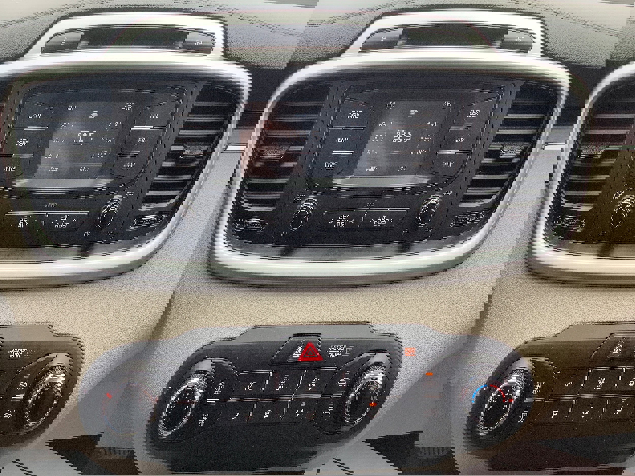 Used 2017 Kia Sorento AWD image 18