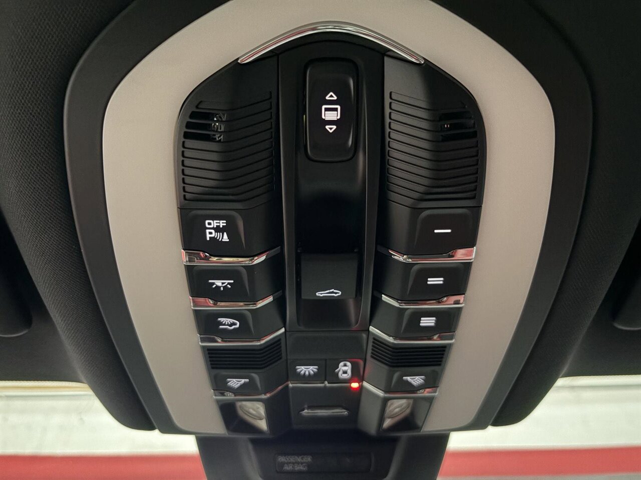 Used 2020 Porsche Macan GTS AWD/4WD image 29