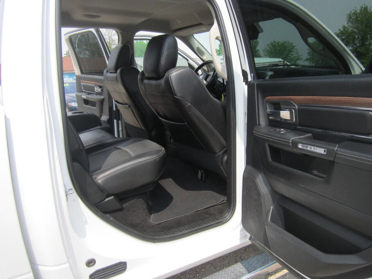 Used 2017 RAM 2500 Laramie w/ Convenience Group AWD/4WD image 11