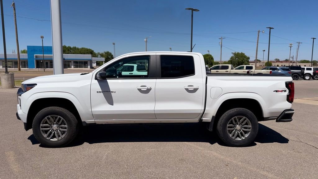 Used 2024 Chevrolet Colorado LT w/ LT Convenience Package AWD/4WD image 13