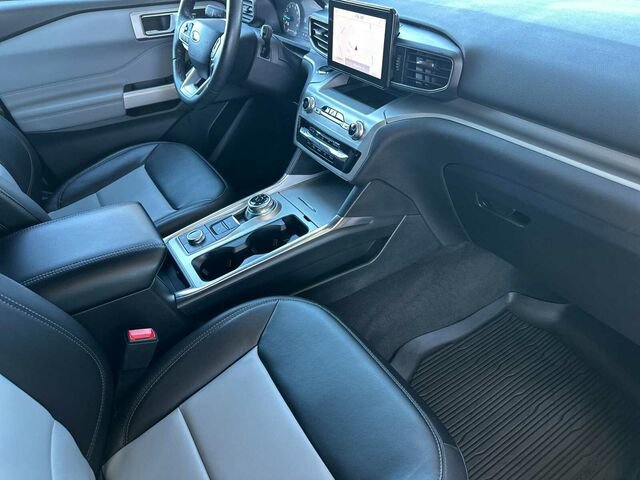 Used 2022 Ford Explorer XLT w/ Equipment Group 202A image 21