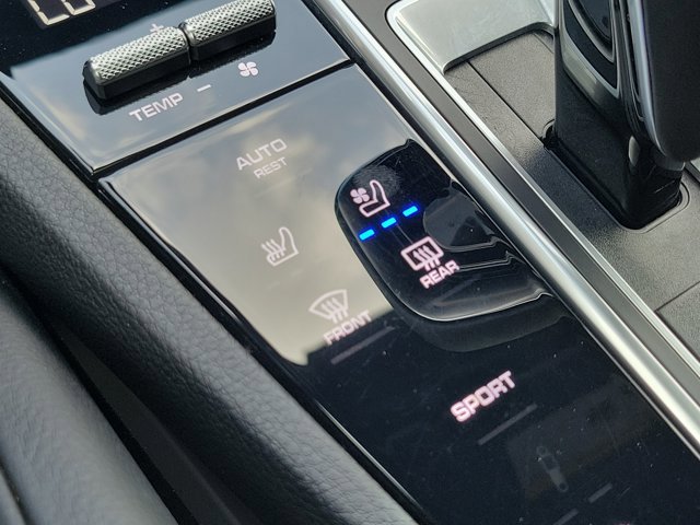 Certified 2023 Porsche Cayenne Platinum Edition AWD/4WD image 34