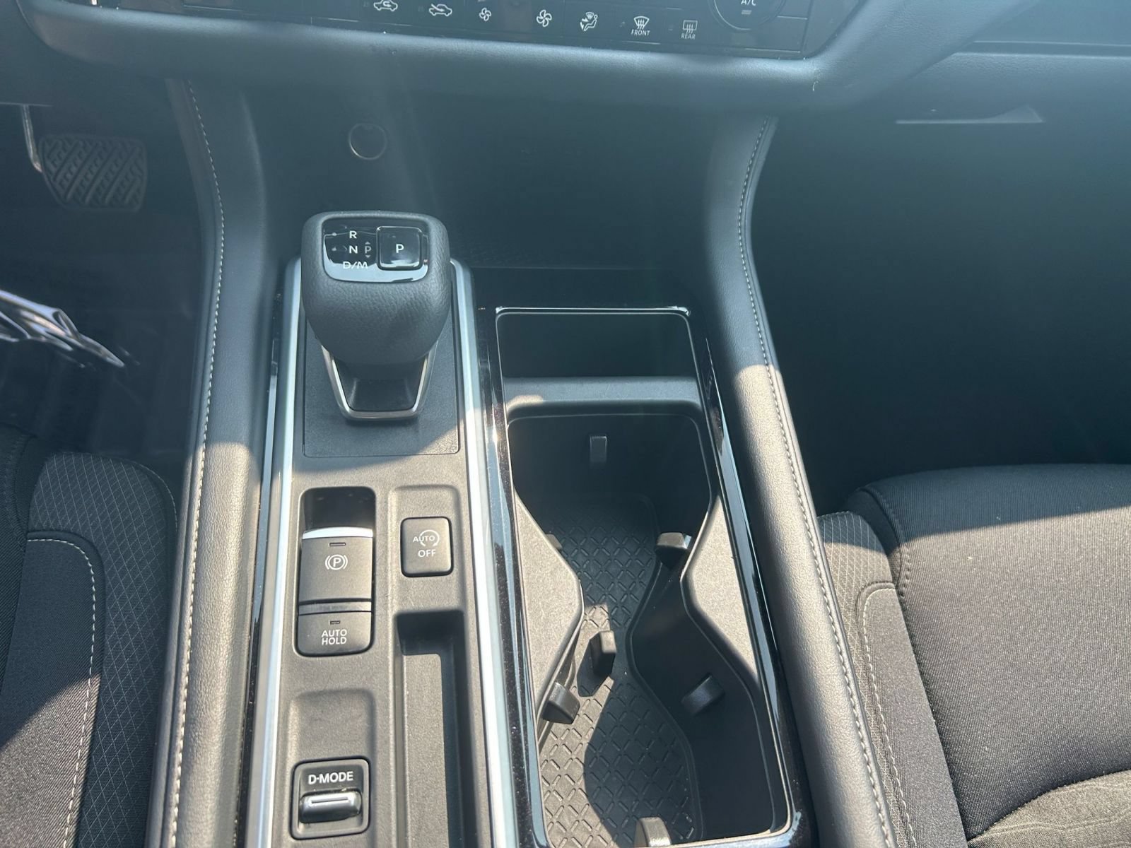 Used 2025 Nissan Pathfinder SV FWD image 37