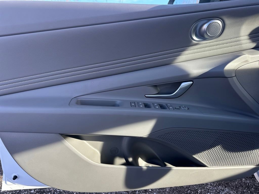 Used 2026 Hyundai Elantra Sport image 13