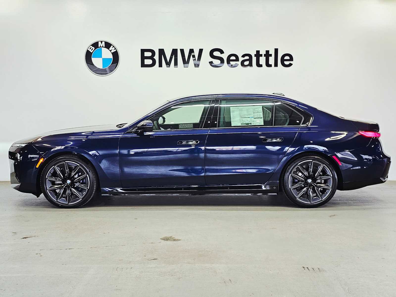 New 2025 BMW i7 xDrive60 w/ Executive Package image 3