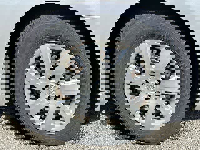 Used 2011 Toyota Camry LE image 21