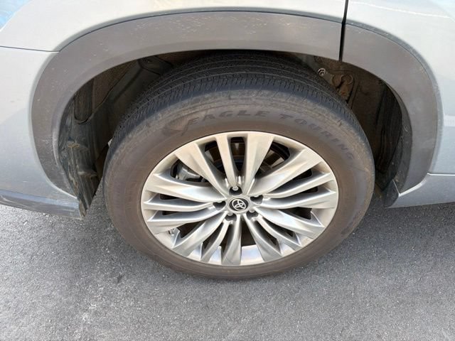 Used 2023 Toyota Highlander Platinum FWD image 11