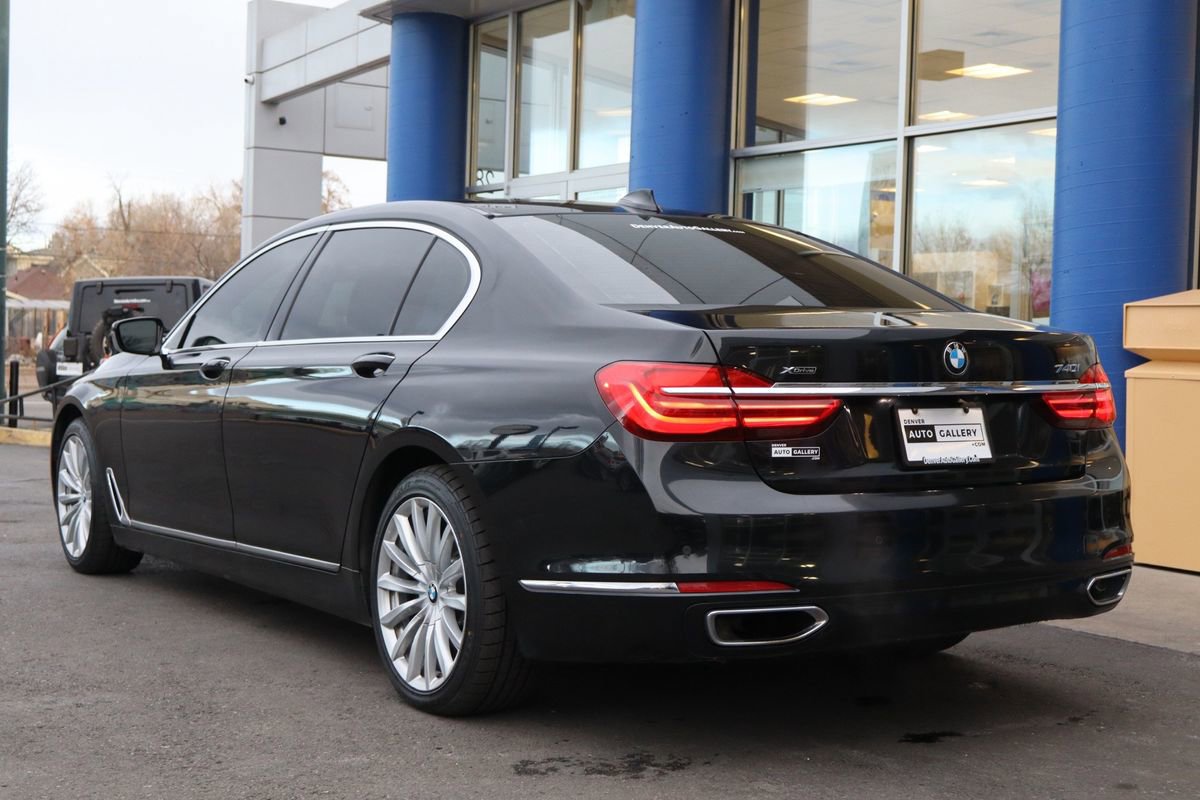 Used 2019 BMW 740i xDrive w/ Executive Package image 3