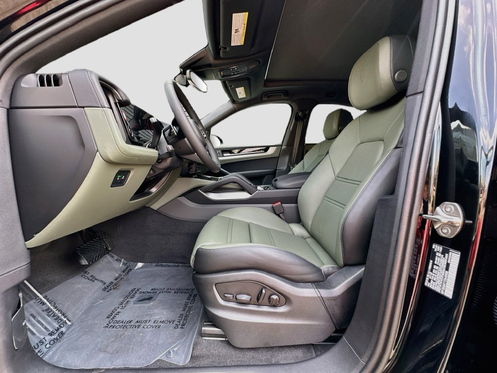 New 2026 Porsche Cayenne Coupe AWD/4WD image 5