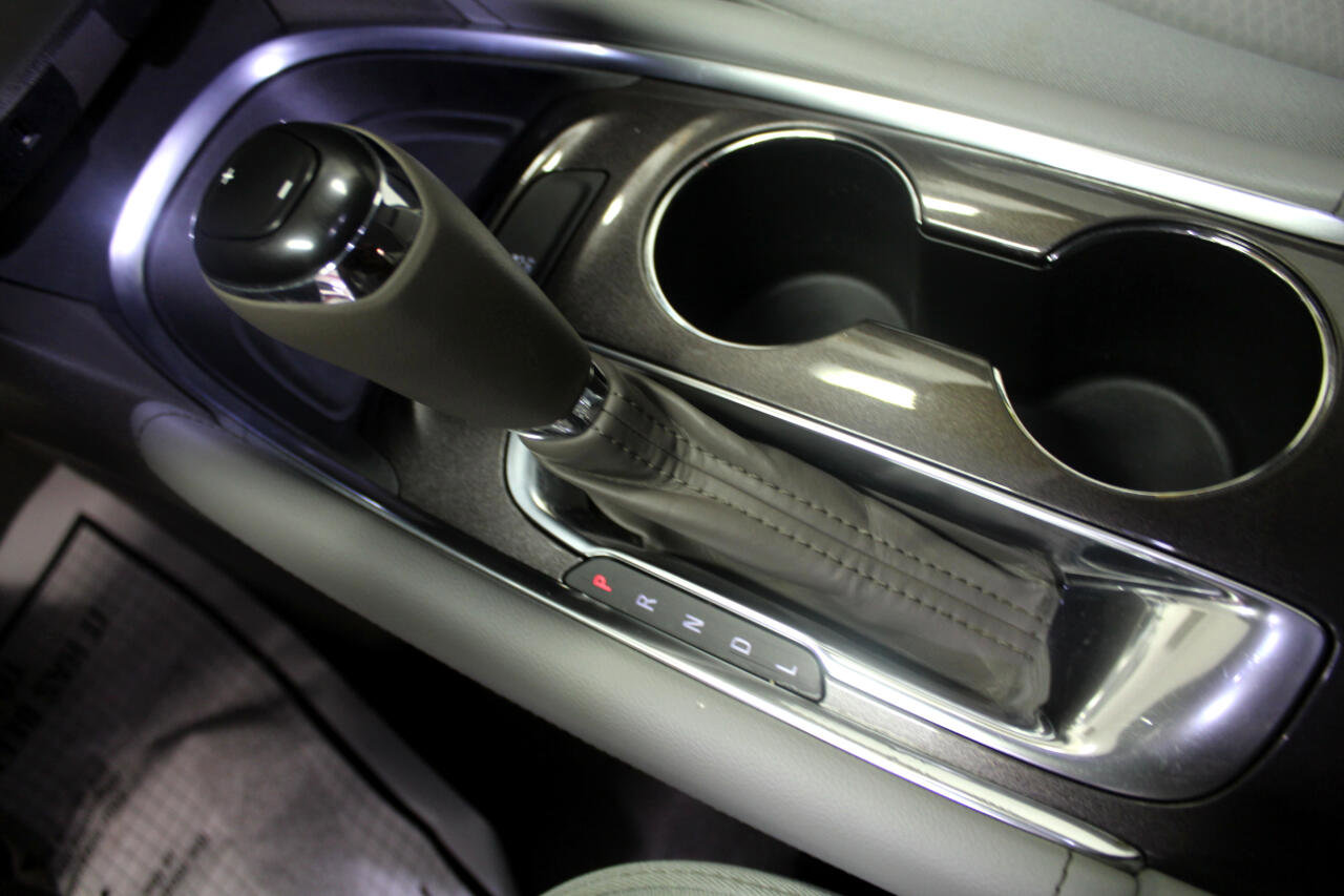 Used 2017 Chevrolet Malibu LT image 16