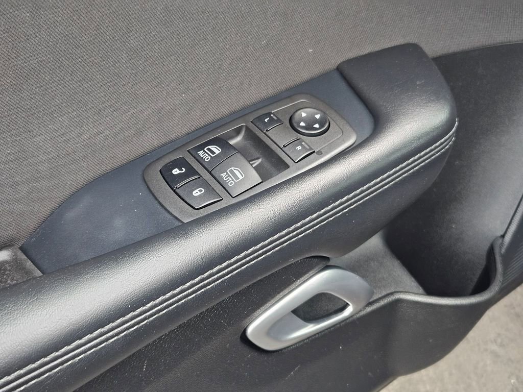 Used 2022 Dodge Challenger SXT image 11