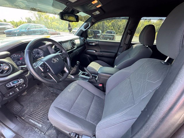 Used 2018 Toyota Tacoma TRD Off-Road AWD/4WD image 14