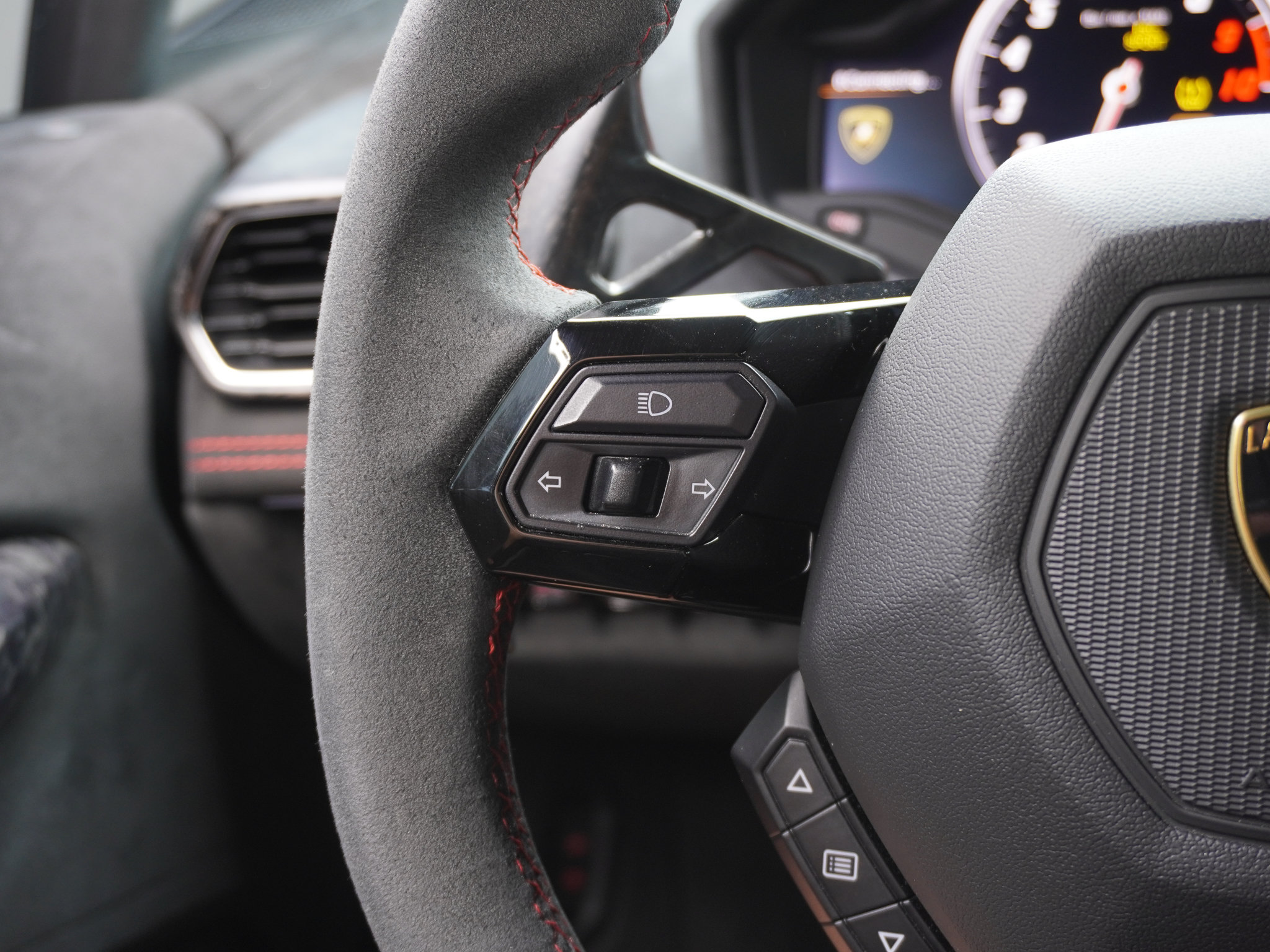Used 2018 Lamborghini Huracan Performante AWD/4WD image 22