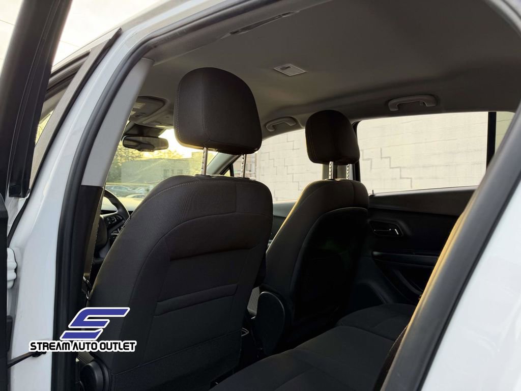 Used 2021 Chevrolet Trax LS w/ Tint and Cruise Package image 24